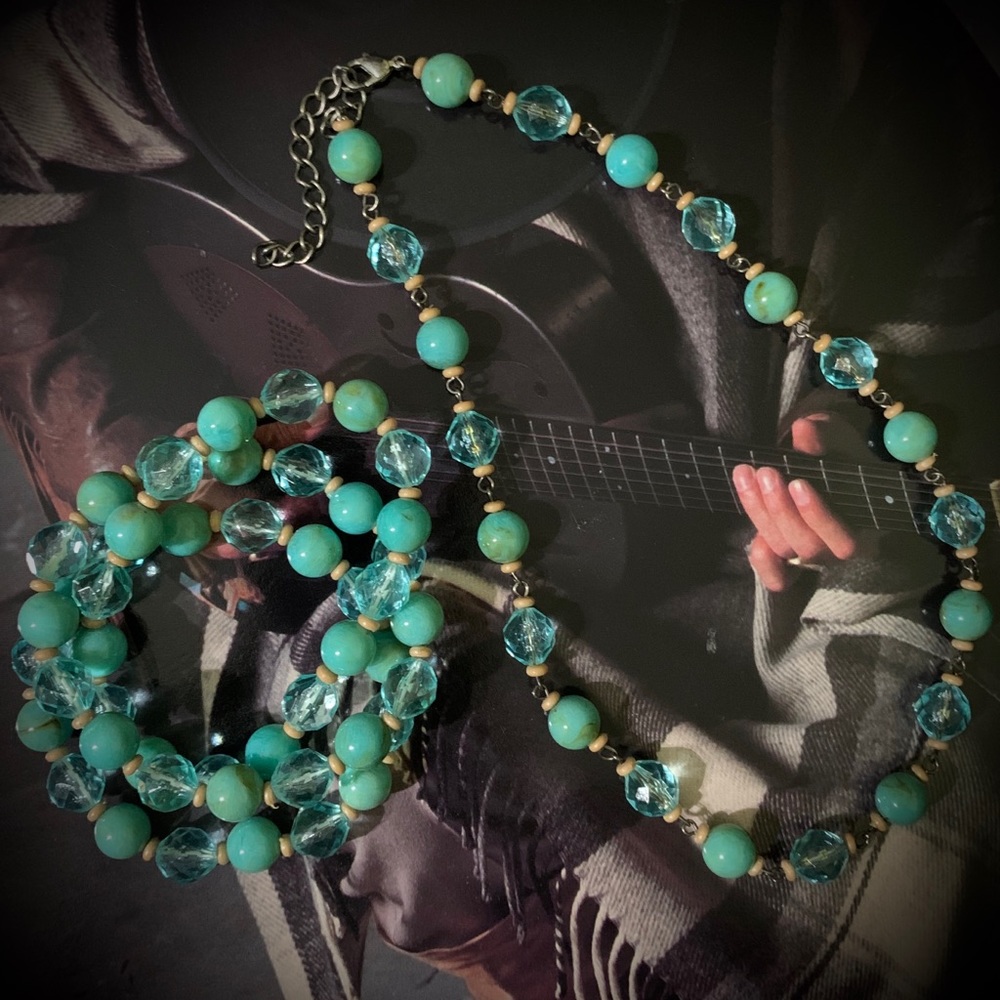 Turquoise necklace and bracelets set